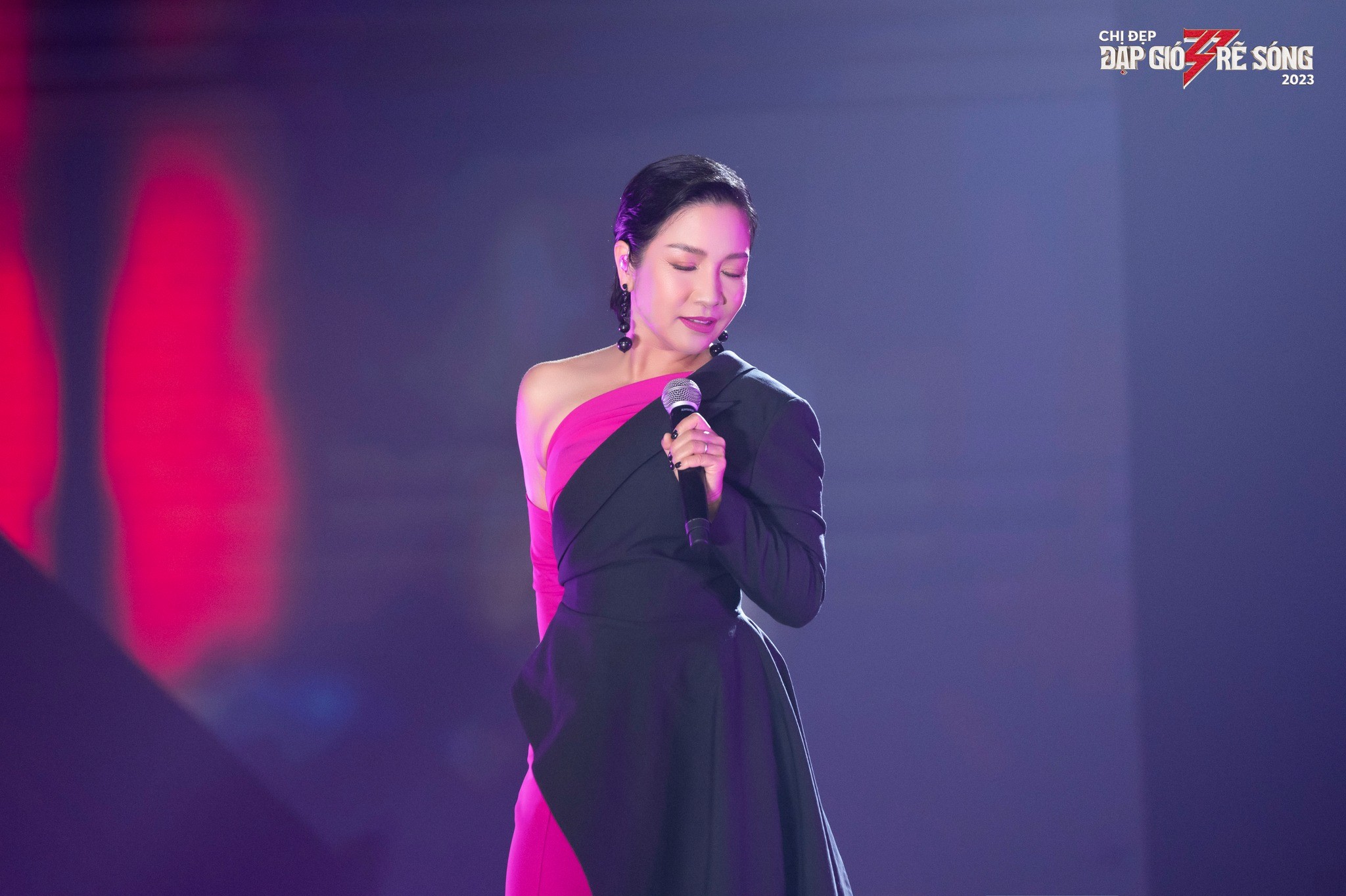 Vượt mặt Lệ Quyên, Hồng Nhung, 'chị đẹp' Mỹ Linh là cái tên được yêu thích nhất hiện nay. Vượt mặt Lệ Quyên, Hồng Nhung, 'chị đẹp' Mỹ Linh là cái tên được yêu thích nhất hiện nay.
