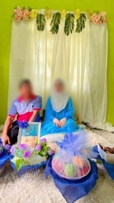 Chú rể cho biết, hai người đã tổ chức lễ đính hôn vào năm ngoái. Chú rể cho biết, hai người đã tổ chức lễ đính hôn vào năm ngoái.