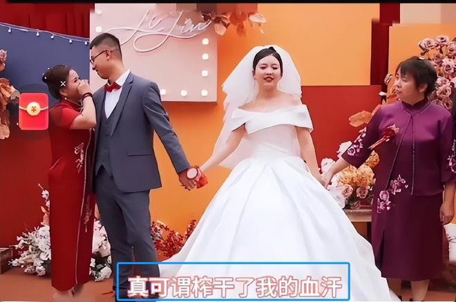 Phản ứng của mẹ cô dâu (ảnh ngoài cùng bên phải). Phản ứng của mẹ cô dâu (ảnh ngoài cùng bên phải).
