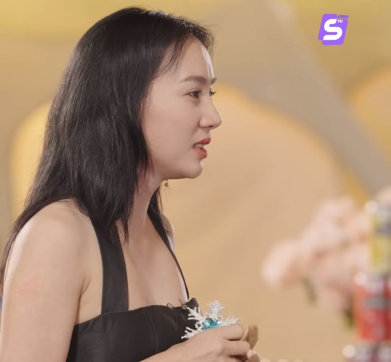 Phạm Lịch khóc khi kể lại chuyện bị chê hát dở. Ảnh chụp màn hình. Phạm Lịch khóc khi kể lại chuyện bị chê hát dở. Ảnh chụp màn hình.