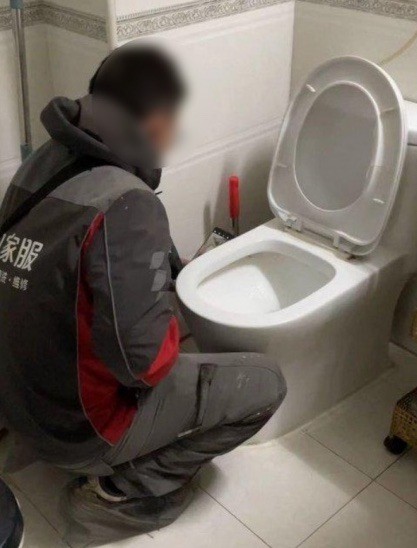 Cặp đôi kinh hoàng phát hiện uống nước toilet suốt 6 tháng Cặp đôi kinh hoàng phát hiện uống nước toilet suốt 6 tháng