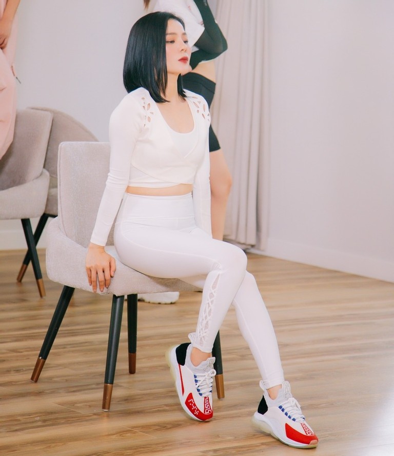 Quỳnh Nga bầm dập, Lệ Quyên luyện vũ đạo đến bật móng chân khi tham gia show 'Chị Đẹp' - Ảnh 2