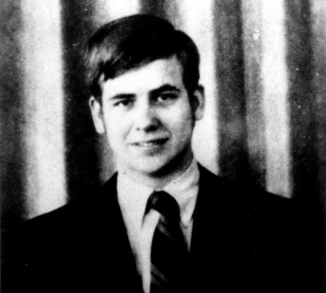 Theodore 'Ted' Conrad là một nhân viên ngân hàng ở Ohio trước khi biển thu hơn 200.000 USD.