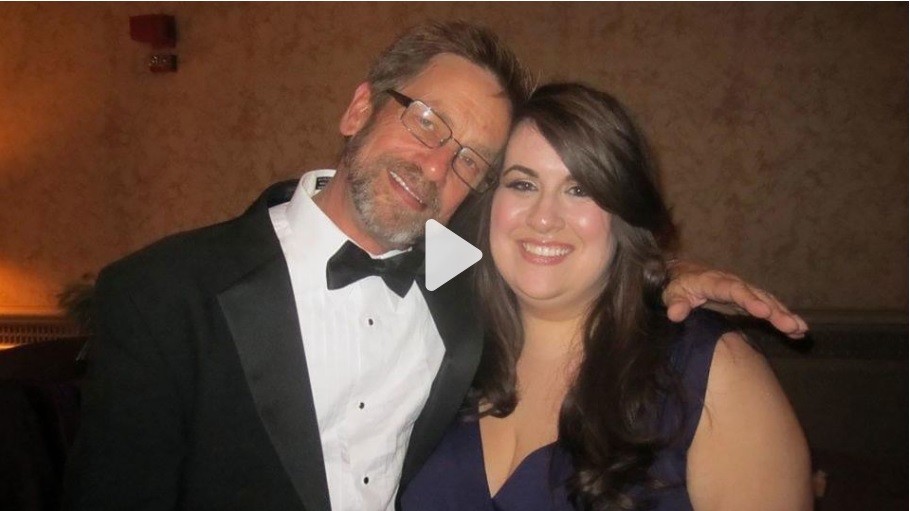 Ashley Randele và bố ruột, ông Thomas Randele - kẻ bị truy nã khi cướp tiền một ngân hàng cách đây 50 năm.