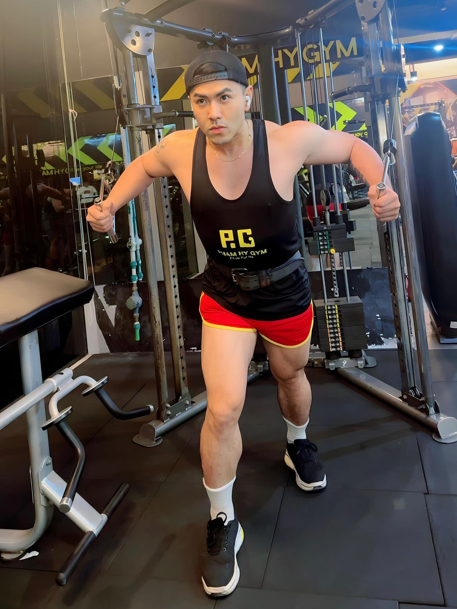 Nam ca sĩ 38 tuổi thường xuyên đến phòng tập gym.