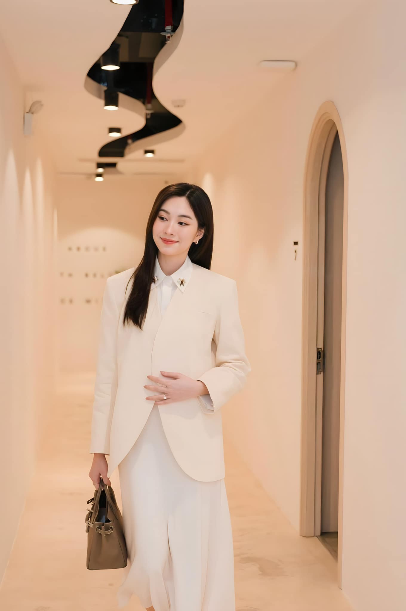 Hoa hậu Đặng Thu Thảo khoe loạt ảnh mới, nhan sắc đỉnh cao xứng danh nàng dâu hào môn - Ảnh 1