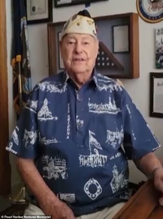 Louis A. Conter, người sống sót cuối cùng của tàu USS Arizona của trận Trân Châu Cảng, đã nhớ lại “sự tàn phá khủng khiếp” do cuộc tấn công của Nhật Bản gây ra khiến 1.177 đồng đội trên tàu của ông thiệt mạng. Louis A. Conter, người sống sót cuối cùng của tàu USS Arizona của trận Trân Châu Cảng, đã nhớ lại “sự tàn phá khủng khiếp” do cuộc tấn công của Nhật Bản gây ra khiến 1.177 đồng đội trên tàu của ông thiệt mạng.