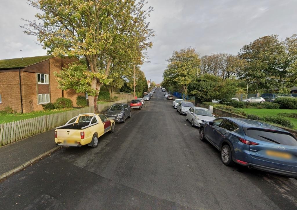 Samantha Williams, người phụ nữ hiện đang sống tại địa chỉ này, cho biết nguồn gốc của tấm bưu thiếp vẫn còn là một điều bí ẩn.