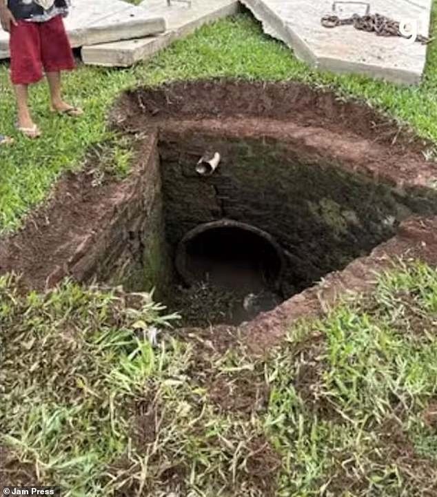 Các nhà chức trách ở thành phố Cruz Alta, miền nam Brazil đã công bố kế hoạch đảm bảo tất cả các hố ga đều được đậy kín sau khi một cậu bé bảy tuổi rơi vào đường ống cống. Các nhà chức trách ở thành phố Cruz Alta, miền nam Brazil đã công bố kế hoạch đảm bảo tất cả các hố ga đều được đậy kín sau khi một cậu bé bảy tuổi rơi vào đường ống cống.