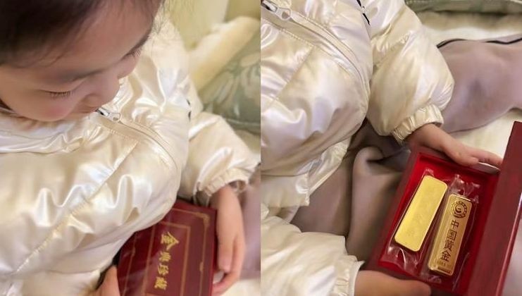 Cha mẹ bé gái rất sốc khi phát hiện 'món quà' mà con gái được tặng. Cha mẹ bé gái rất sốc khi phát hiện 'món quà' mà con gái được tặng.