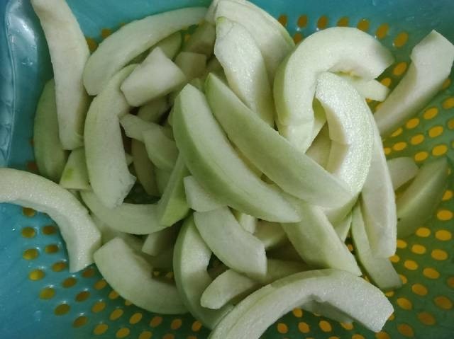 Cách làm mứt ổi dẻo thơm, mứt ổi chua cay cực đơn giản tại nhà cho ngày Tết - Ảnh 3 Cách làm mứt ổi dẻo thơm, mứt ổi chua cay cực đơn giản tại nhà cho ngày Tết - Ảnh 3