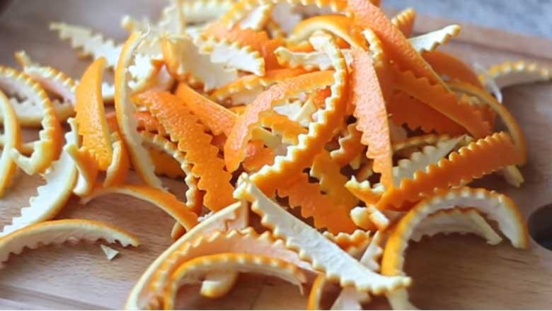 Cách làm mứt vỏ cam khô, mứt vỏ cam dẻo mật ong thơm ngon tại nhà nhâm nhi ngày Tết - Ảnh 2 Cách làm mứt vỏ cam khô, mứt vỏ cam dẻo mật ong thơm ngon tại nhà nhâm nhi ngày Tết - Ảnh 2