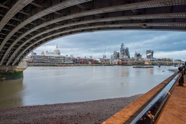 Sông Thames nổi tiếng ở Anh. Ảnh ladbible Sông Thames nổi tiếng ở Anh. Ảnh ladbible
