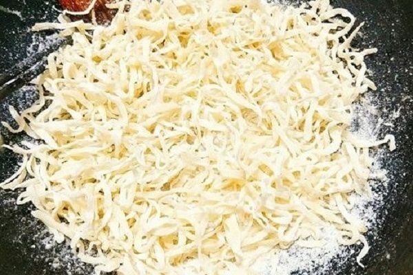2 cách làm mứt khoai tây dẻo thơm, ăn cực bùi lại ngon miệng ngay tại nhà mùa Tết - Ảnh 8 2 cách làm mứt khoai tây dẻo thơm, ăn cực bùi lại ngon miệng ngay tại nhà mùa Tết - Ảnh 8