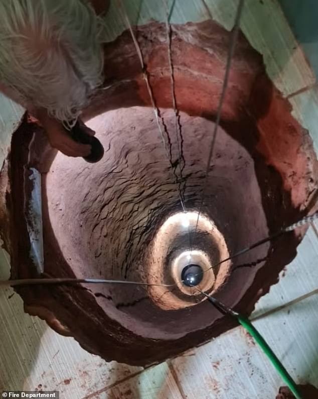 Cận cảnh chiếc hố sâu 40 mét dưới sàn nhà bếp của ông Joao Pimenta da Silva