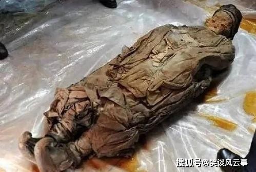 Thi thể người phụ nữ được xác định là từ thời nhà Minh. Thi thể người phụ nữ được xác định là từ thời nhà Minh.