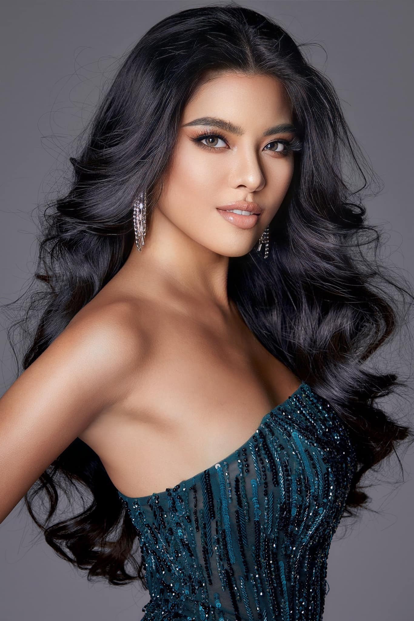 Trước đó nàng Á hậu tuyên bố ủng hộ các cô gái làm 'Sugar baby'.