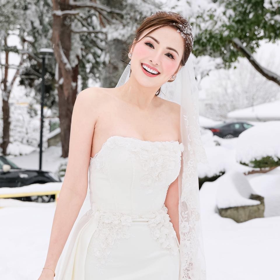 Nhan sắc xinh đẹp, rạng rỡ của cô dâu Diễm Hương. Nhan sắc xinh đẹp, rạng rỡ của cô dâu Diễm Hương.