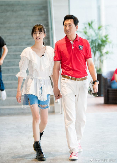 Dòng chia sẻ của bố Trịnh Sảng đã gỡ khỏi Weibo. Dòng chia sẻ của bố Trịnh Sảng đã gỡ khỏi Weibo.