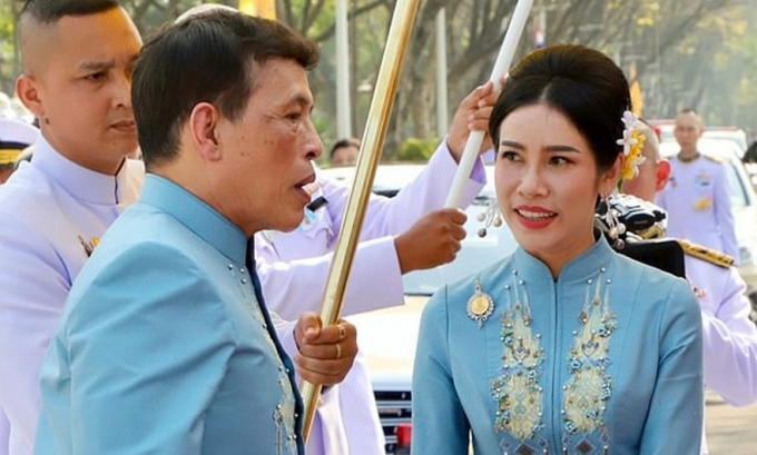 Vua Maha Vajiralongkorn đã sắc phong hoàng hậu cho Hoàng quý phi Sineenat Wongvajirapakdi. Vua Maha Vajiralongkorn đã sắc phong hoàng hậu cho Hoàng quý phi Sineenat Wongvajirapakdi.