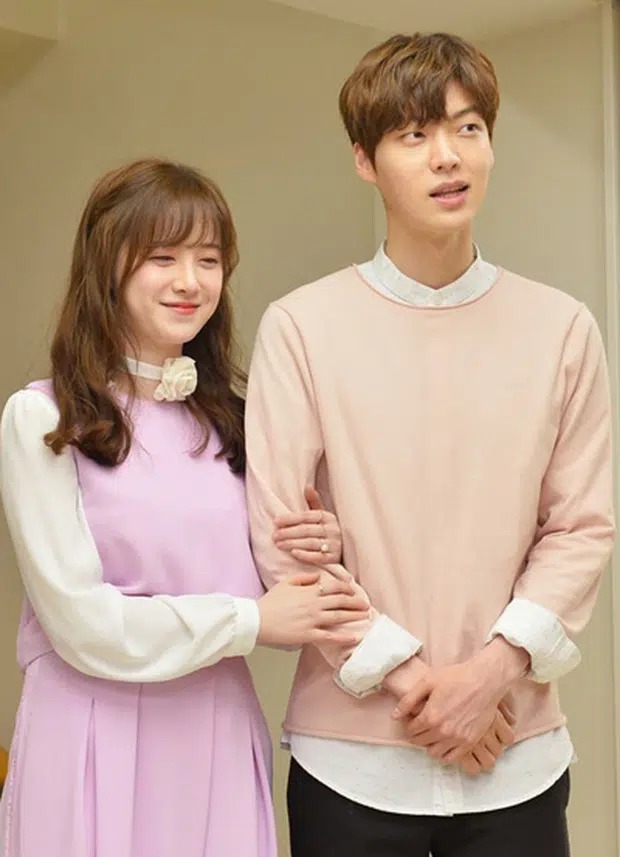 “Nàng Cỏ” có cuộc hôn nhân không trọn vẹn với bạn diễn “Bác sĩ ma cà rồng” Ahn Jae Hyun. Ảnh: Instagram.