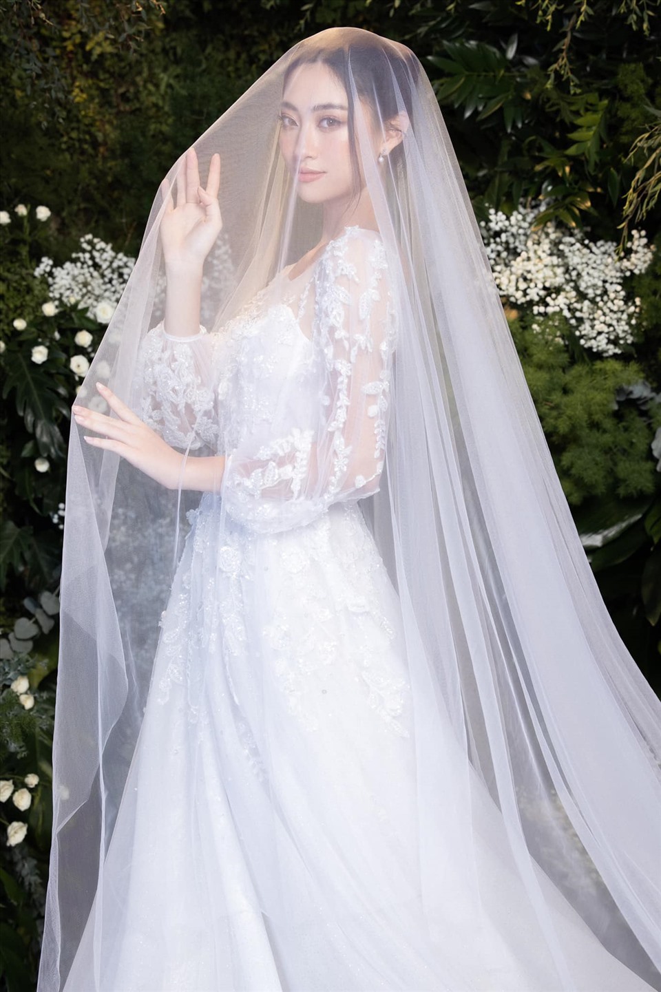 Hoa hậu Lương Thuỳ Linh đăng ảnh mặc áo cưới, rộ lên tin đồn sắp kết hôn sau hơn 2 năm đăng quang  - Ảnh 5