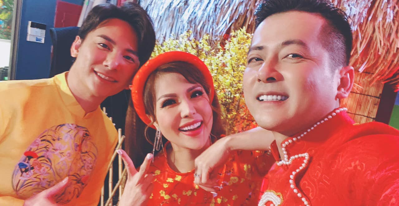 Diễn viên Hoàng Anh vui vẻ chuẩn bị đón Tết bên 'tình tin đồn'. ẢNh FBNV