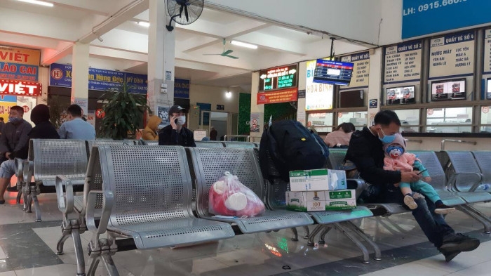 Bến xe khách cũng đìu hiu. Ảnh Tuổi trẻ Thủ đô.