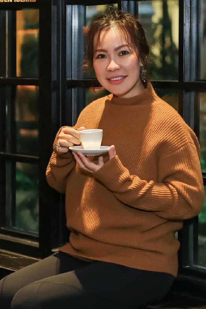 Ngày đông lạnh cũng không khiến nữ doanh nhân bỏ qua cách ăn mặc. Ảnh FBNV Ngày đông lạnh cũng không khiến nữ doanh nhân bỏ qua cách ăn mặc. Ảnh FBNV