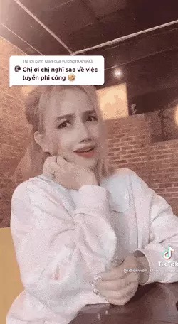 Cô Xuyến' Về Nhà Đi Con không ngại nêu quan điểm về yêu trai trẻ gây tranh cãi. Ảnh cắt từ clip Cô Xuyến' Về Nhà Đi Con không ngại nêu quan điểm về yêu trai trẻ gây tranh cãi. Ảnh cắt từ clip