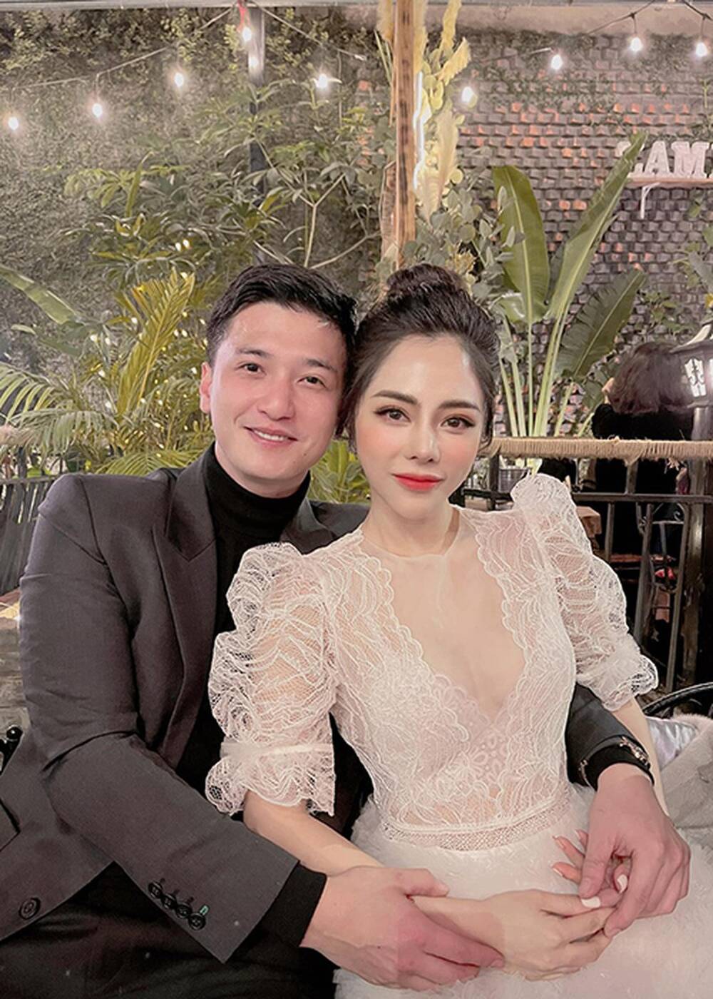 Huỳnh Anh đang có mối quan hệ tình cảm mặn nồng với Bạch Lan Phương.