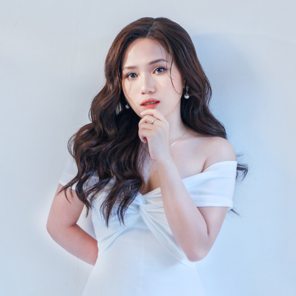 Thùy Chi được nhiều người yêu thích bởi giọng hát cao, chuẩn. Thùy Chi được nhiều người yêu thích bởi giọng hát cao, chuẩn.