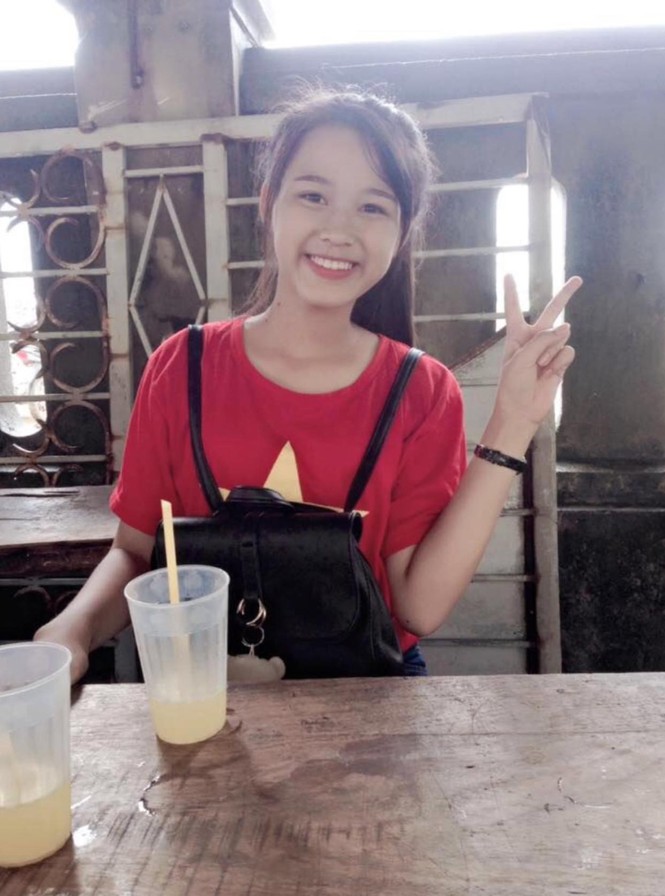 Nụ cười tươi rói của Đỗ Thị Hà hồi nhỏ cuốn hút người xem. Nụ cười tươi rói của Đỗ Thị Hà hồi nhỏ cuốn hút người xem.