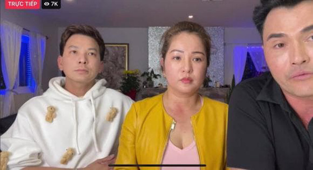 Thúy Nga bất ngờ livestream nói đến chuyện hôn nhân của Hoàng Anh. Ảnh cắt từ clip