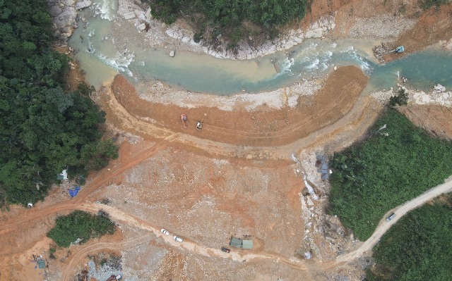 Sông Rào Trăng 3 nơi xảy ra sự cố vùi lấp 17 công nhân. Ảnh: Infonet