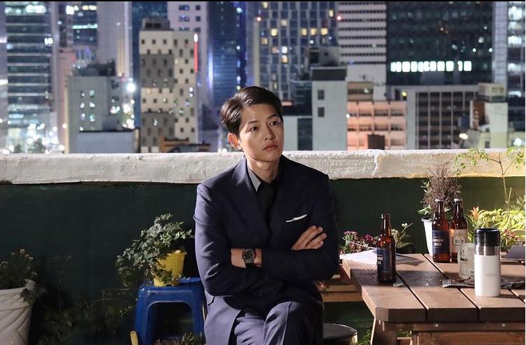 Song Joong Ki khoe vẻ đẹp trai. Ảnh instagram