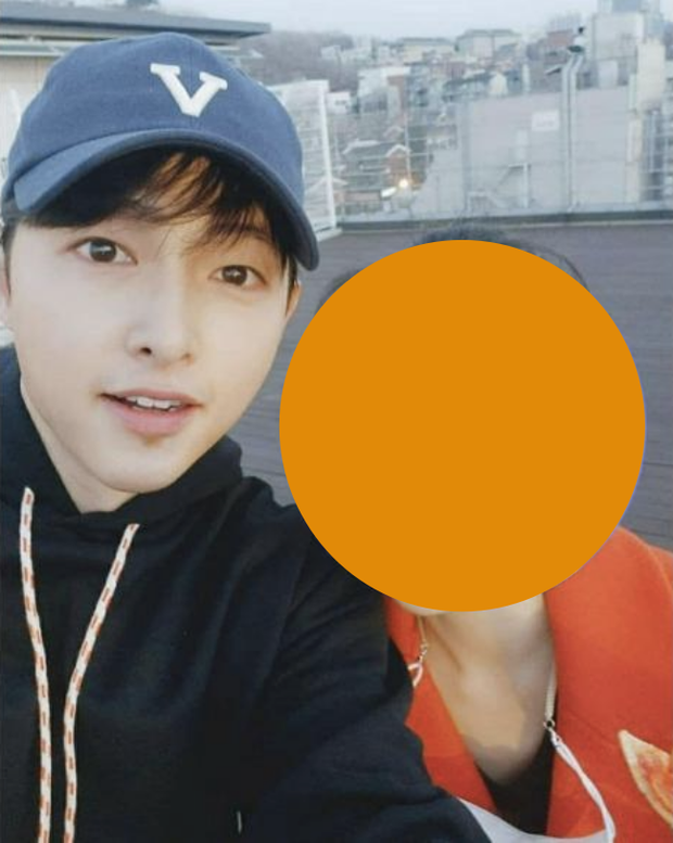 Song Joong Ki tự tin 'dằn mặt' netizen bằng mặt mộc vì chê bai nhan sắc