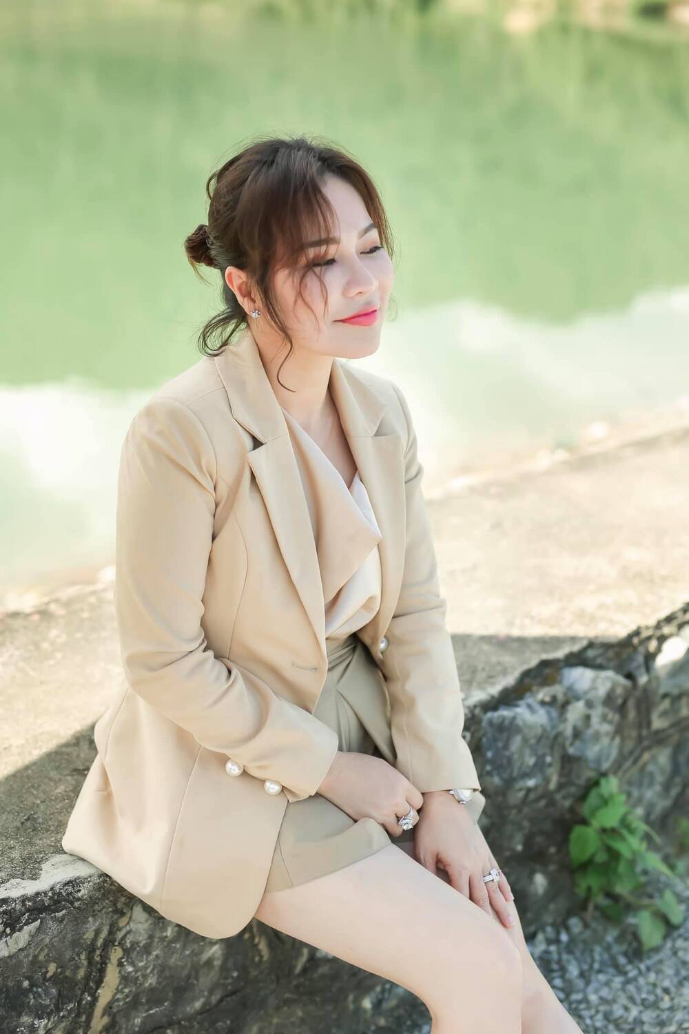 Trang phục sang chảnh của doanh nhân Ngọc Tiền. Ảnh FBNV