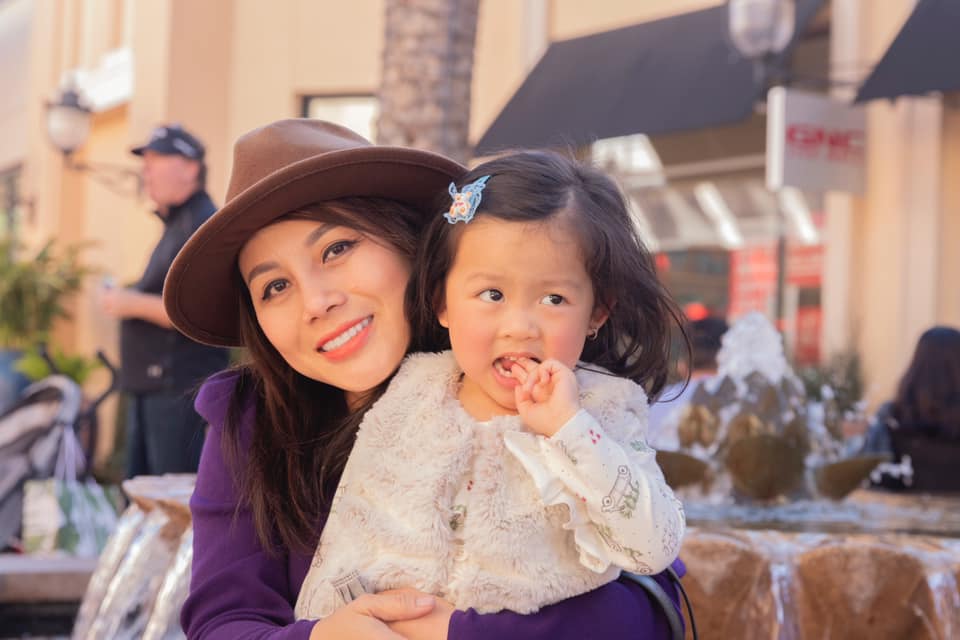 Sau khi ly hôn, Quỳnh Như một mình nuôi con gái và không được sự trợ cấp từ Hoàng Anh. Ảnh FBNV