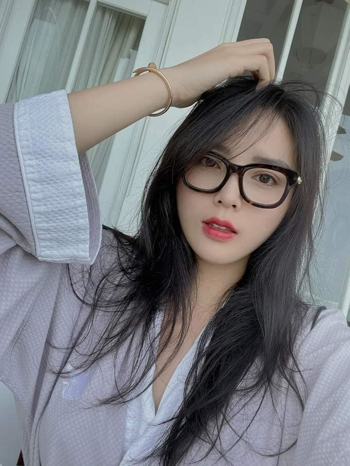 Chỉ những khoảnh khắc ngẫu hứng nhưng Kỳ Duyên lại vô cùng xinh đẹp. Ảnh FBNV Chỉ những khoảnh khắc ngẫu hứng nhưng Kỳ Duyên lại vô cùng xinh đẹp. Ảnh FBNV
