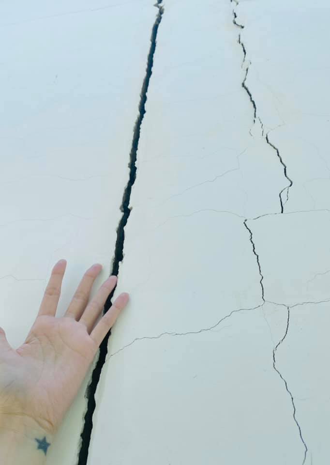 Thủy Tiên đăng ảnh cận cảnh cần sửa nhà. Ảnh FBNV