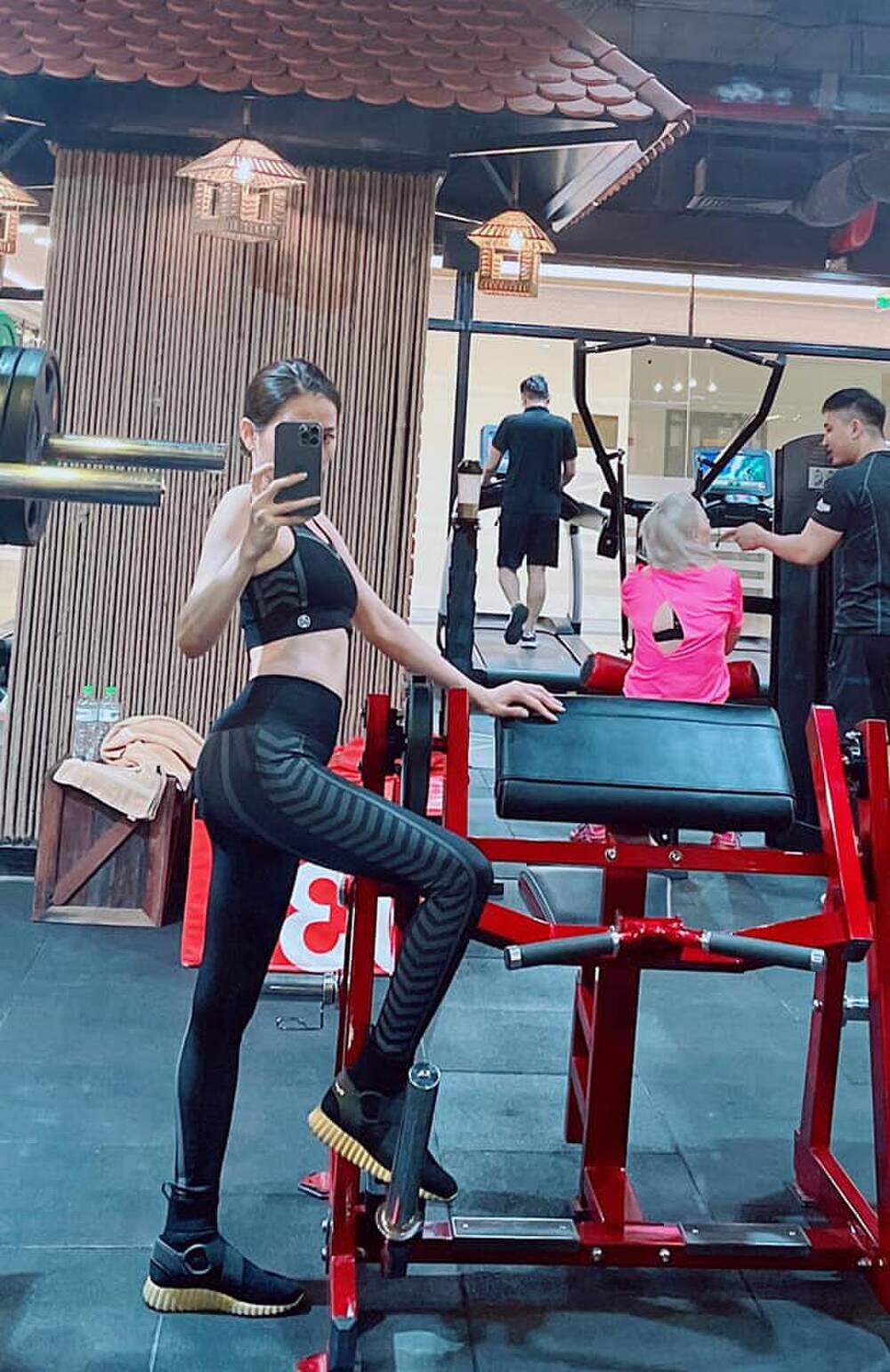 Lệ Quyên rất siêng năng tập để lấy lại thân hình thon gọn của mình. Ảnh FBNV Lệ Quyên rất siêng năng tập để lấy lại thân hình thon gọn của mình. Ảnh FBNV