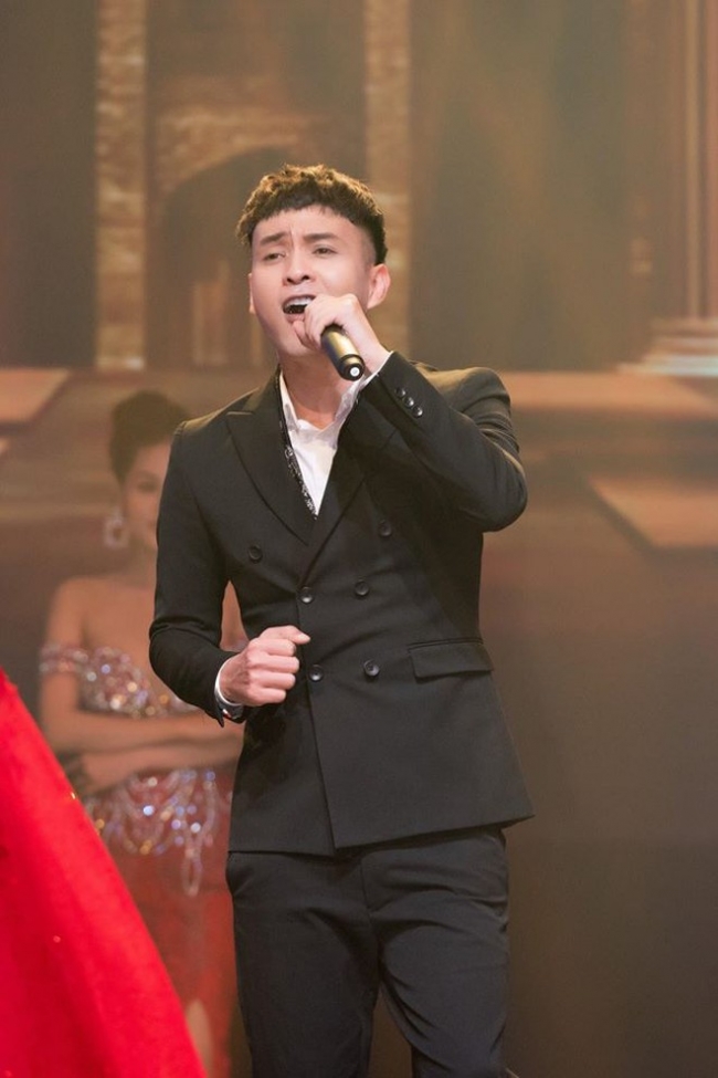 Hồ Quang Hiếu lần hiếm hoi tiết lộ về quá khứ khó khăn, từng đi làm phục vụ lương 700 ngàn đồng - Ảnh 1 Hồ Quang Hiếu lần hiếm hoi tiết lộ về quá khứ khó khăn, từng đi làm phục vụ lương 700 ngàn đồng - Ảnh 1