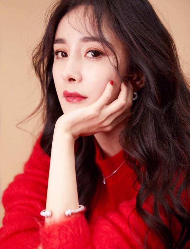 Dương Mịch rất bận rộn với công việc của mình. Ảnh QQ Dương Mịch rất bận rộn với công việc của mình. Ảnh QQ