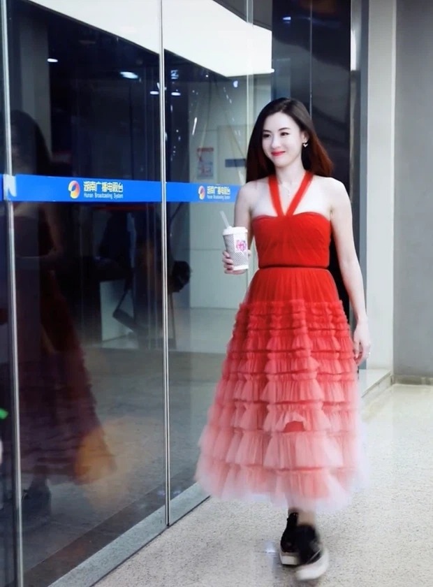 Tận lực phủ nhận nhưng Trương Bá Chi vẫn bị chỉ ra chi tiết mang bầu lần thứ 4 - Ảnh 1