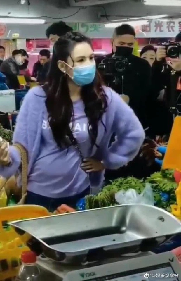 Trương Bá Chi lộ vòng 2 to bất thường.