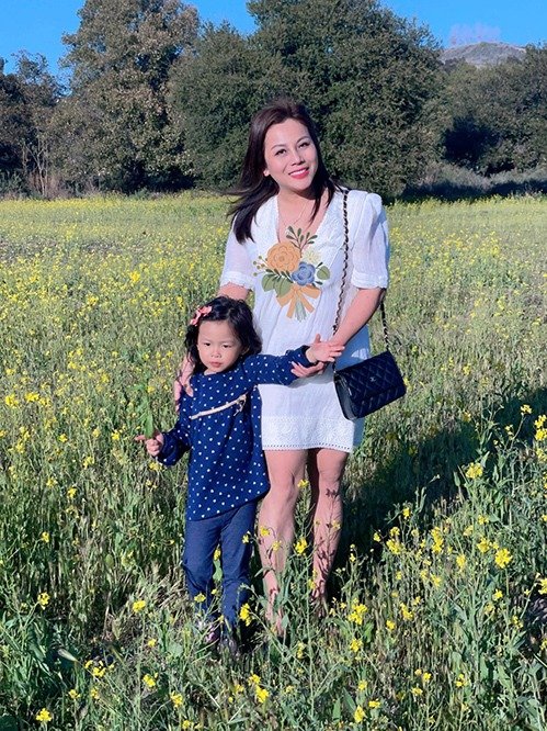 Mặc chồng cũ đang gây xôn xao với mối quan hệ mập mờ với Thắm Bebe, Quỳnh Như vẫn có cuộc sống yên bình bên con gái. Mặc chồng cũ đang gây xôn xao với mối quan hệ mập mờ với Thắm Bebe, Quỳnh Như vẫn có cuộc sống yên bình bên con gái.