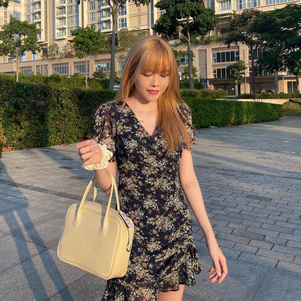 Thiều Bảo Trâm khoe ảnh lung linh khi xuống phố. Ảnh FBNV