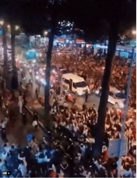 Dòng người đổ về sự kiện của Diệp Lâm Anh gây chú ý. Ảnh cắt từ clip Dòng người đổ về sự kiện của Diệp Lâm Anh gây chú ý. Ảnh cắt từ clip
