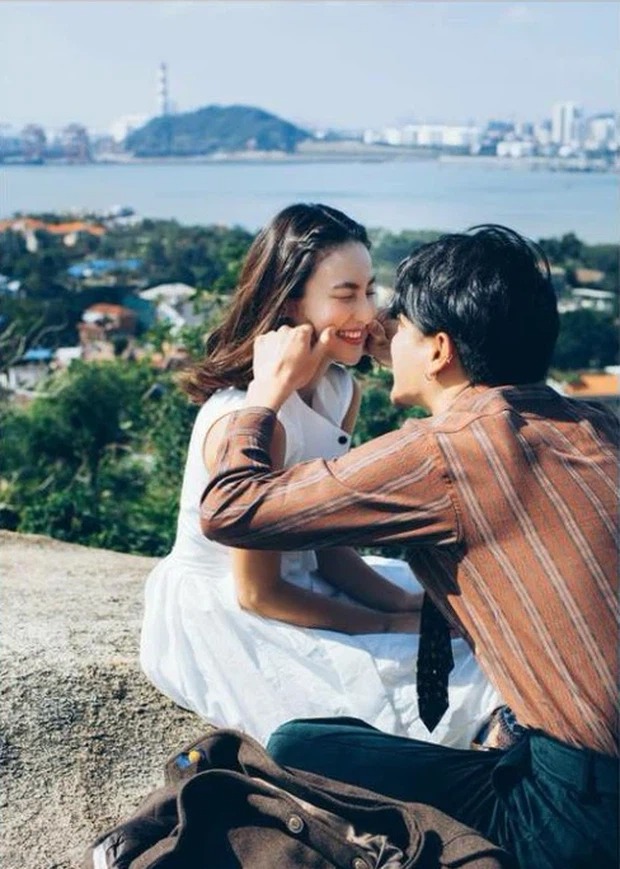 Khoảnh khắc 'tình bể bình' của căp đôi. Ảnh FBNV Khoảnh khắc 'tình bể bình' của căp đôi. Ảnh FBNV